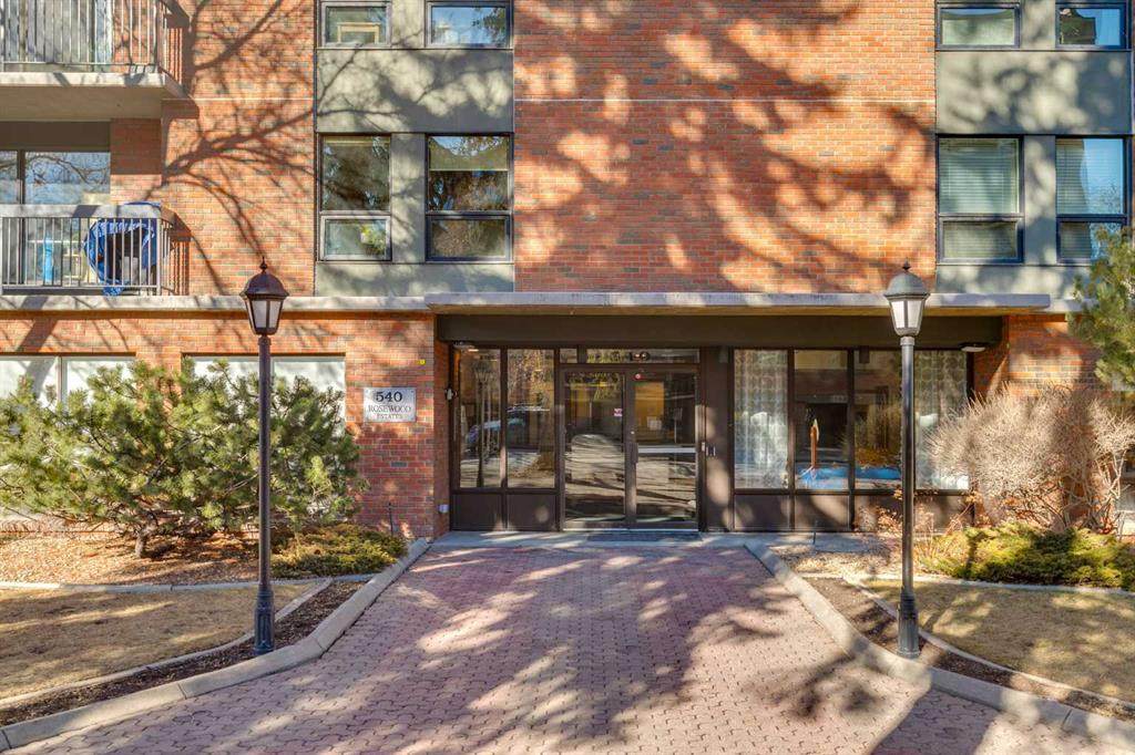 540 14 Avenue - Photo 1