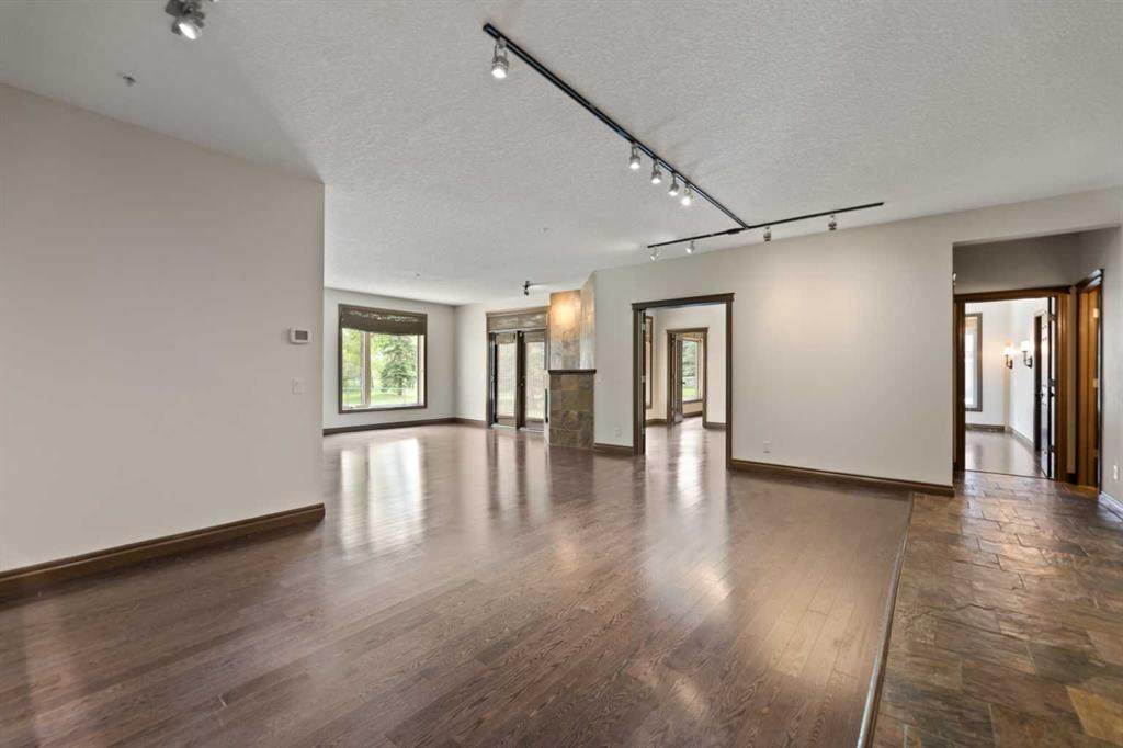 24 Hemlock Crescent - Photo 1