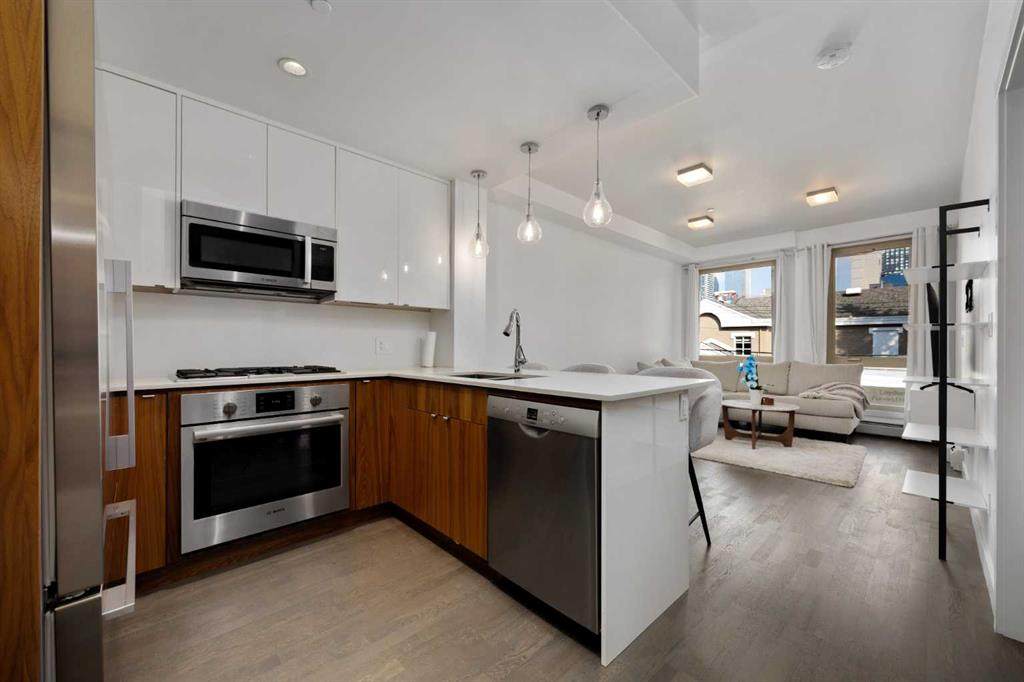 305 18 Avenue - Photo 1