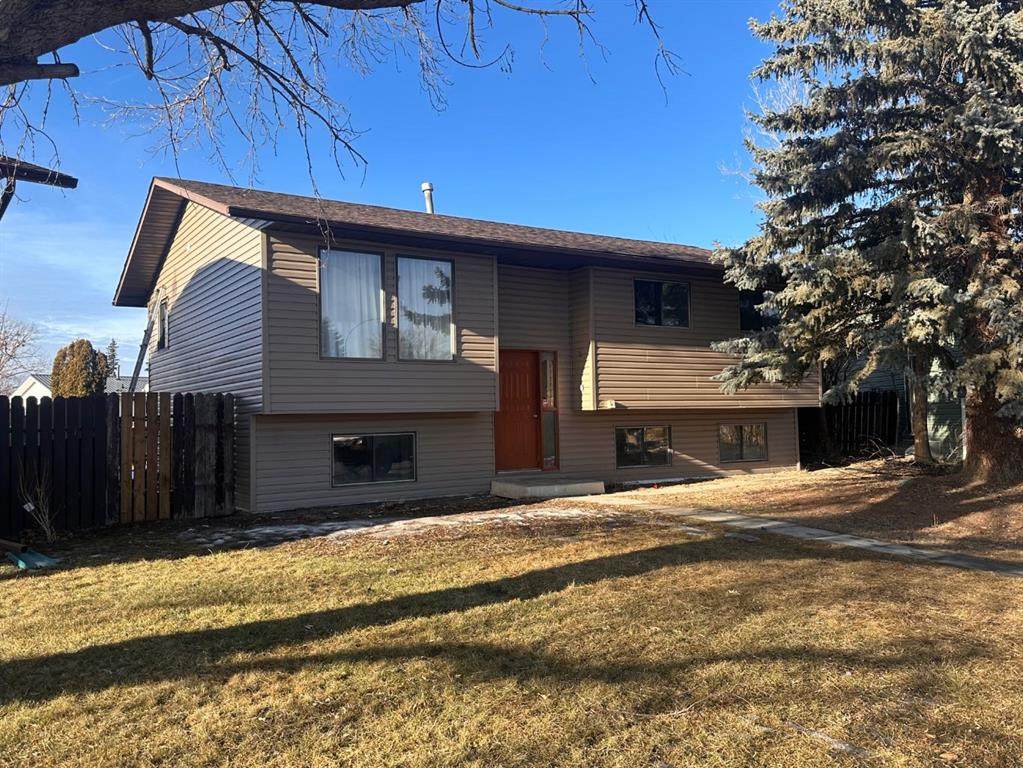 52 Wildrose Crescent - Photo 1