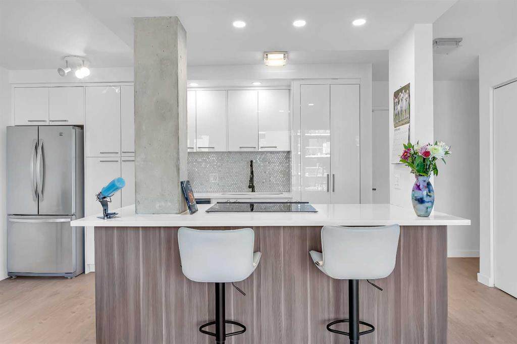 1111 15 Avenue - Photo 1