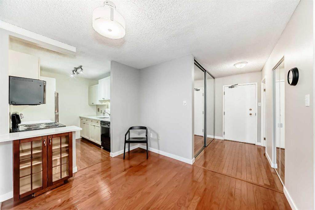 718 12 Avenue - Photo 1