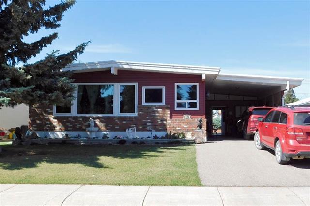 320 48 Avenue - Photo 1