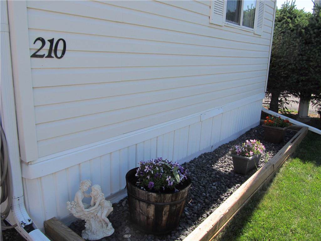 210 Homestead Close - Photo 1