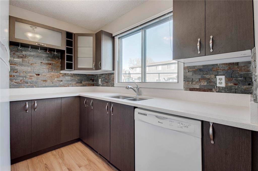 5340 17 Avenue - Photo 1