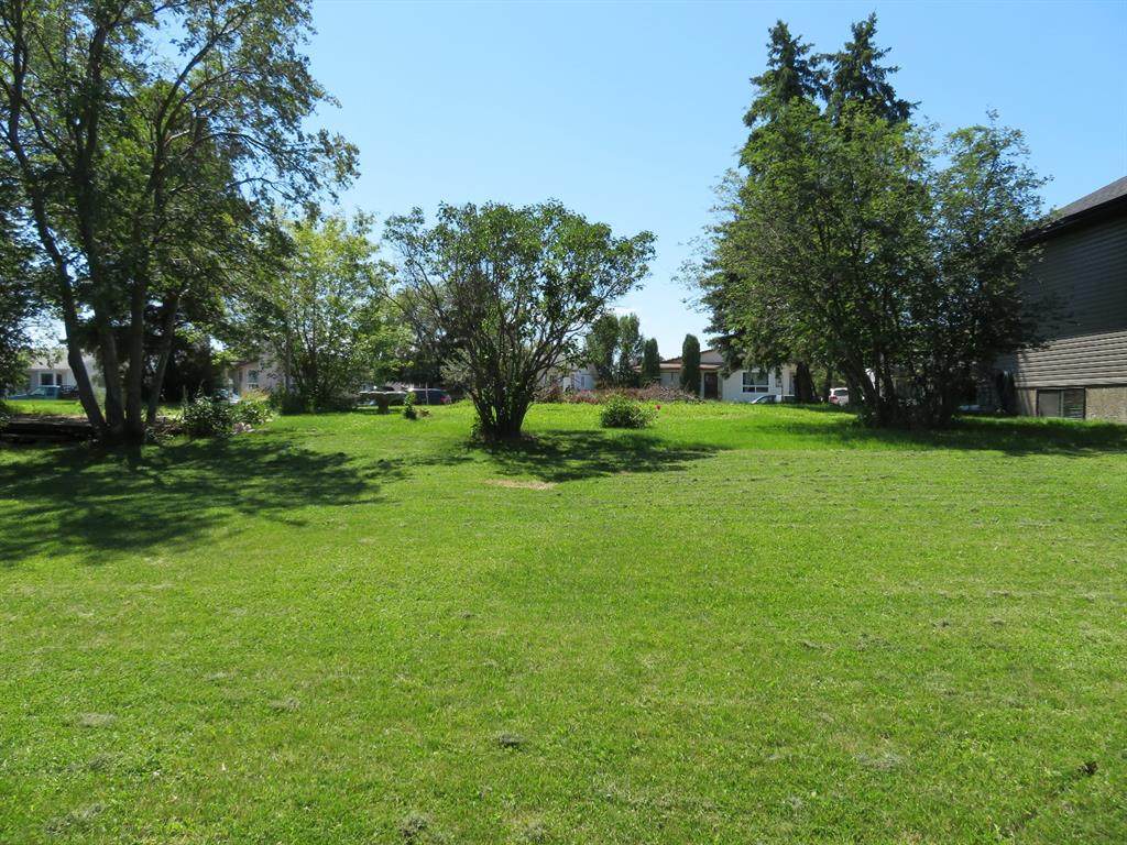 5032 59 Street - Photo 1