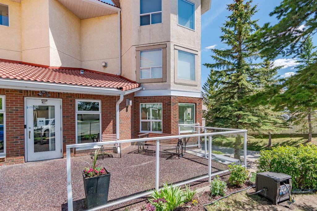 1818 Simcoe Boulevard - Photo 1