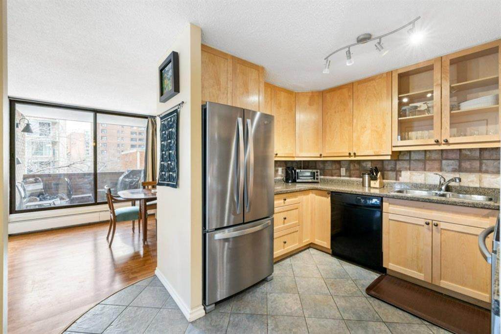 1020 14 Avenue - Photo 1