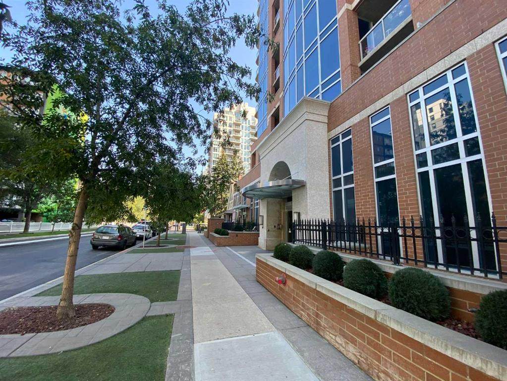 817 15 Avenue - Photo 1