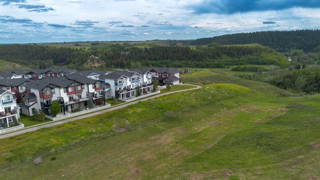 1703 Jumping Pound Common - Photo 1