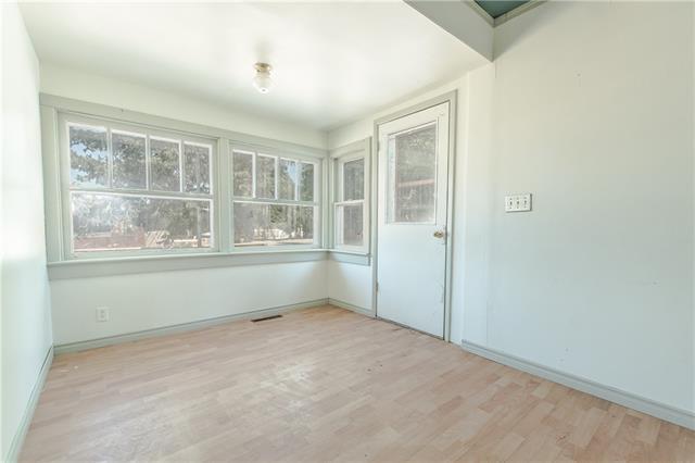 2404 22 Street - Photo 1