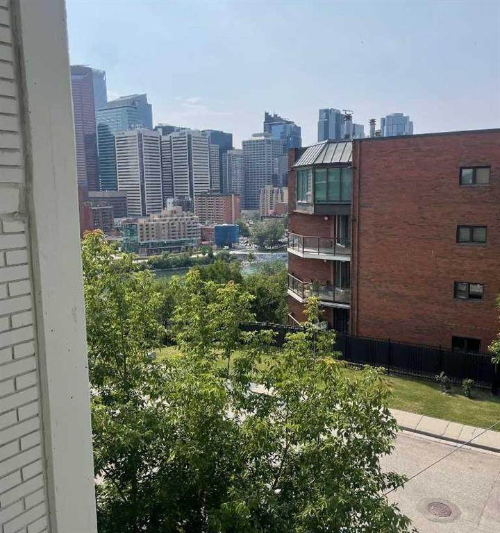 316 1 Avenue - Photo 1
