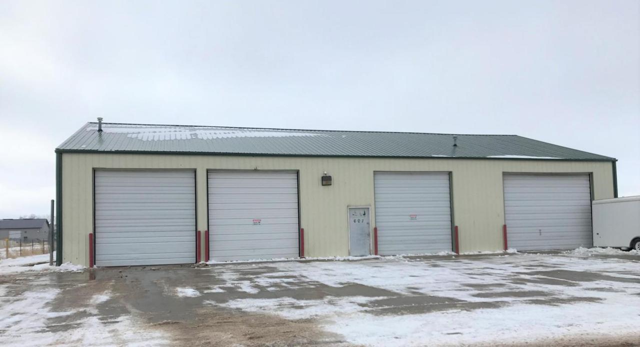 601 Commercial Dr - Photo 1