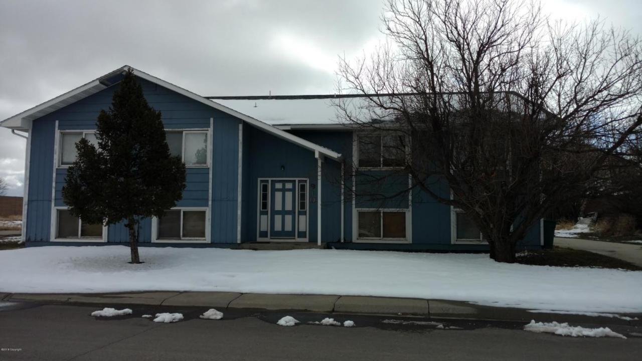910 Ez St - Photo 1