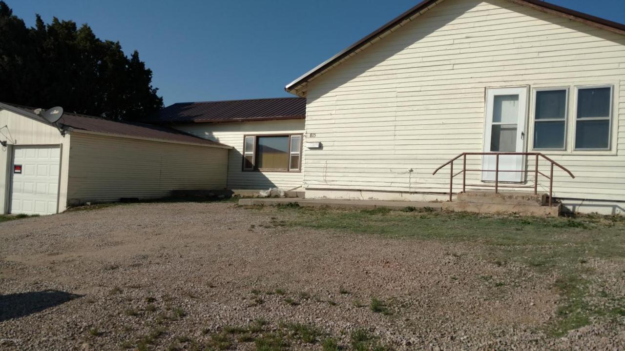 815 S Summit Ave - Photo 1