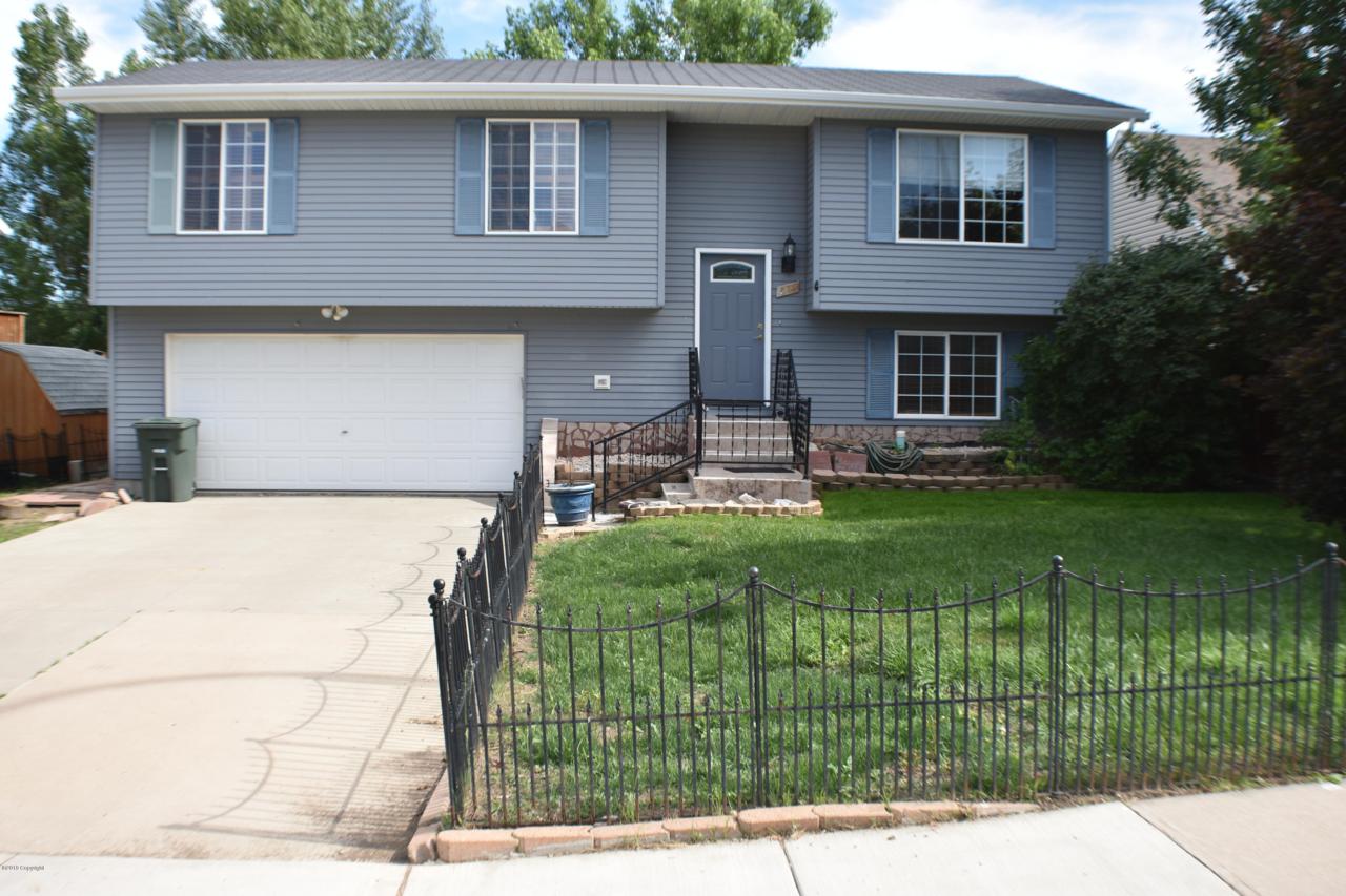 811 Vivian Ct - Photo 1