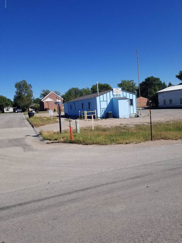 824 Ash St - Photo 1