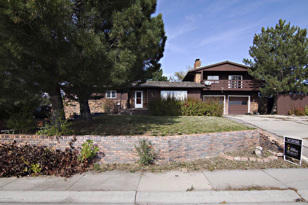 201 E Juniper Ln - Photo 1