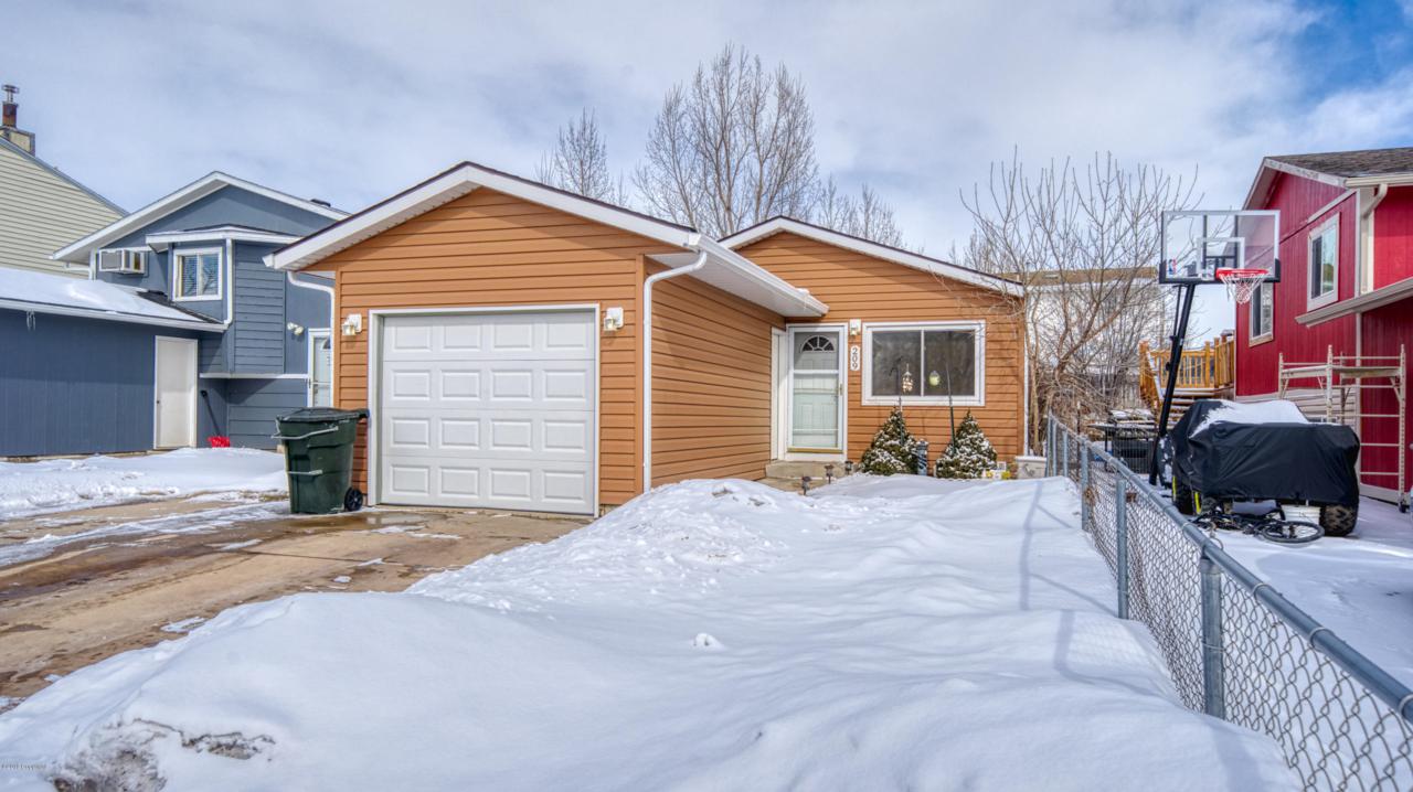 209 E Laurel St - Photo 1