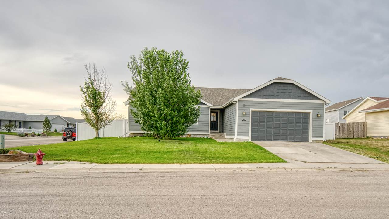 601 Express Dr - Photo 1