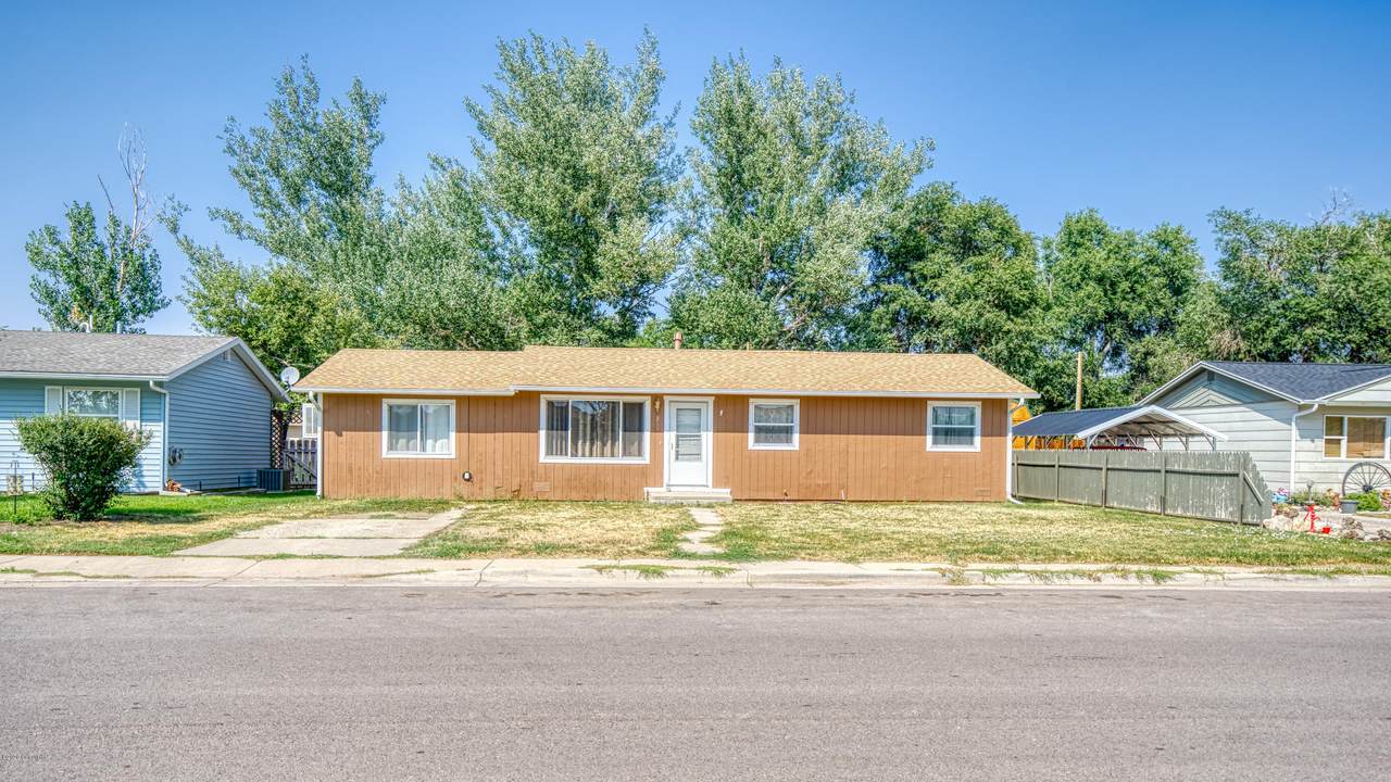 201 E Laramie St - Photo 1