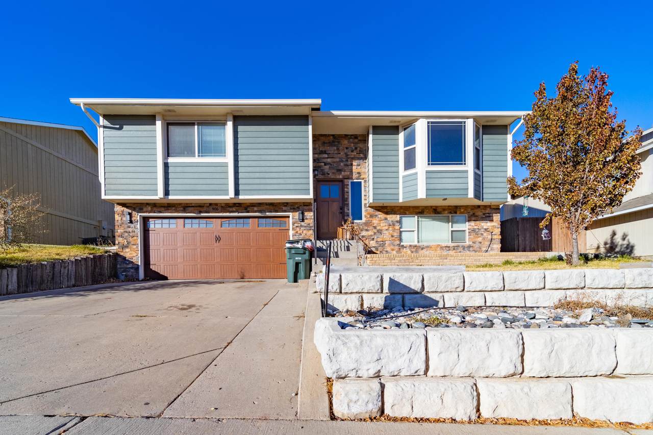 906 W Granite St - Photo 1