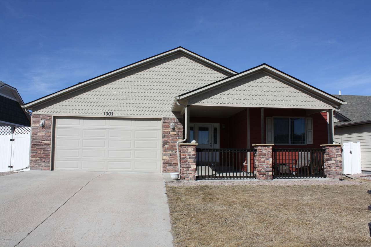 1301 Black Hills St - Photo 1