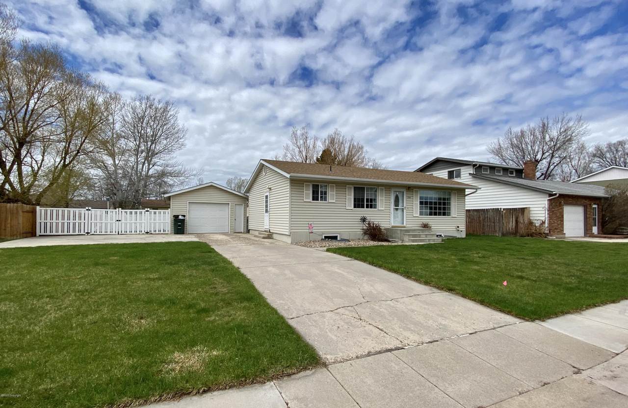 709 Apricot St - Photo 1