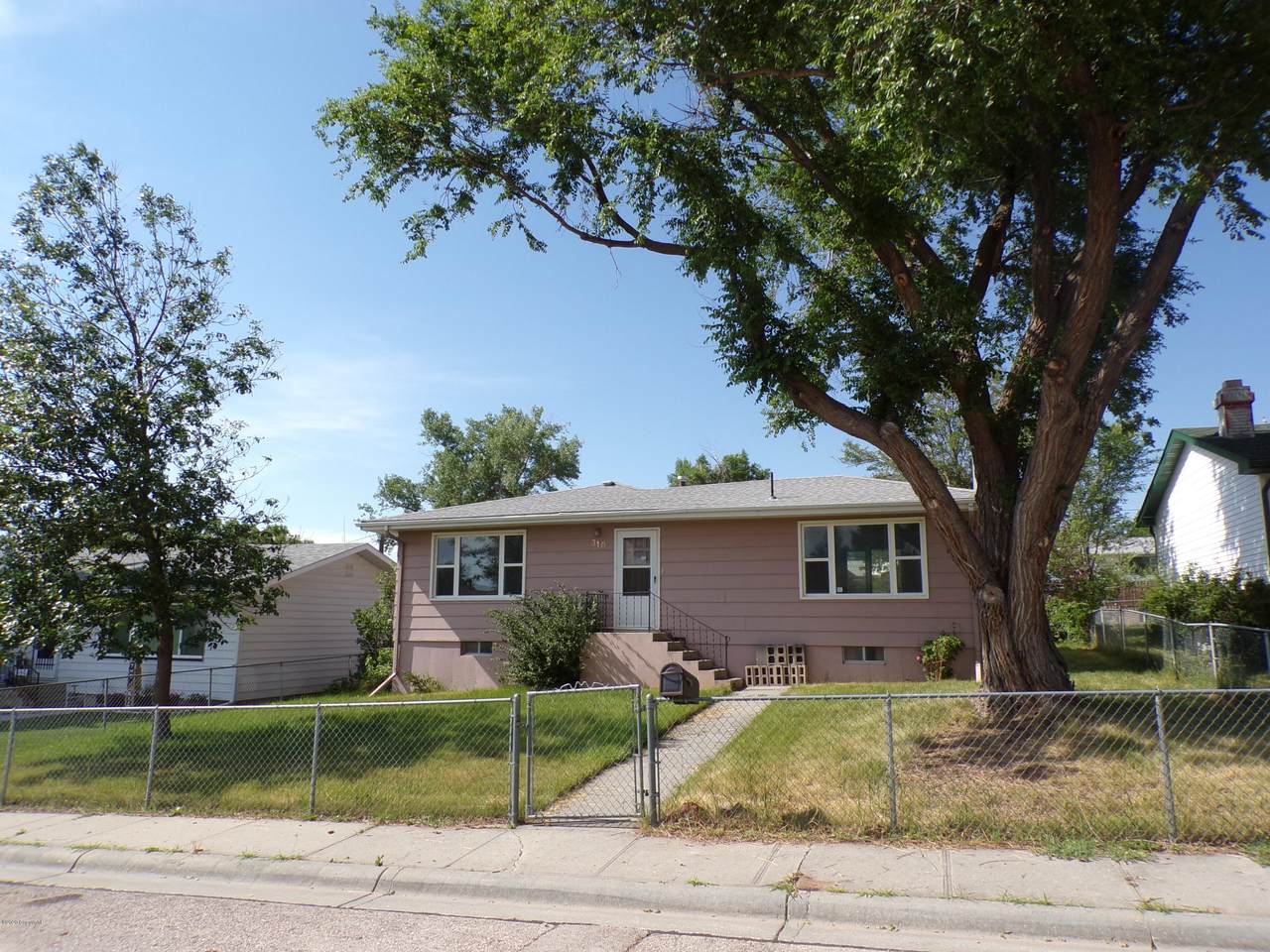310 W 12th St - Photo 1