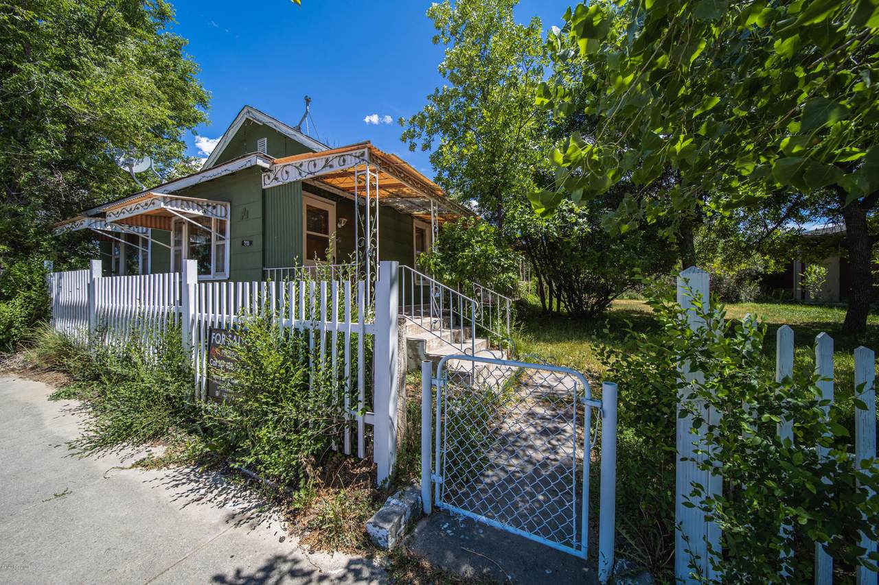 211 N Big Horn Ave - Photo 1