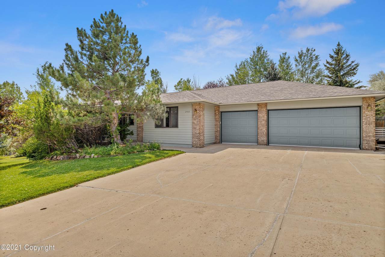 2406 Hillcrest Dr - Photo 1
