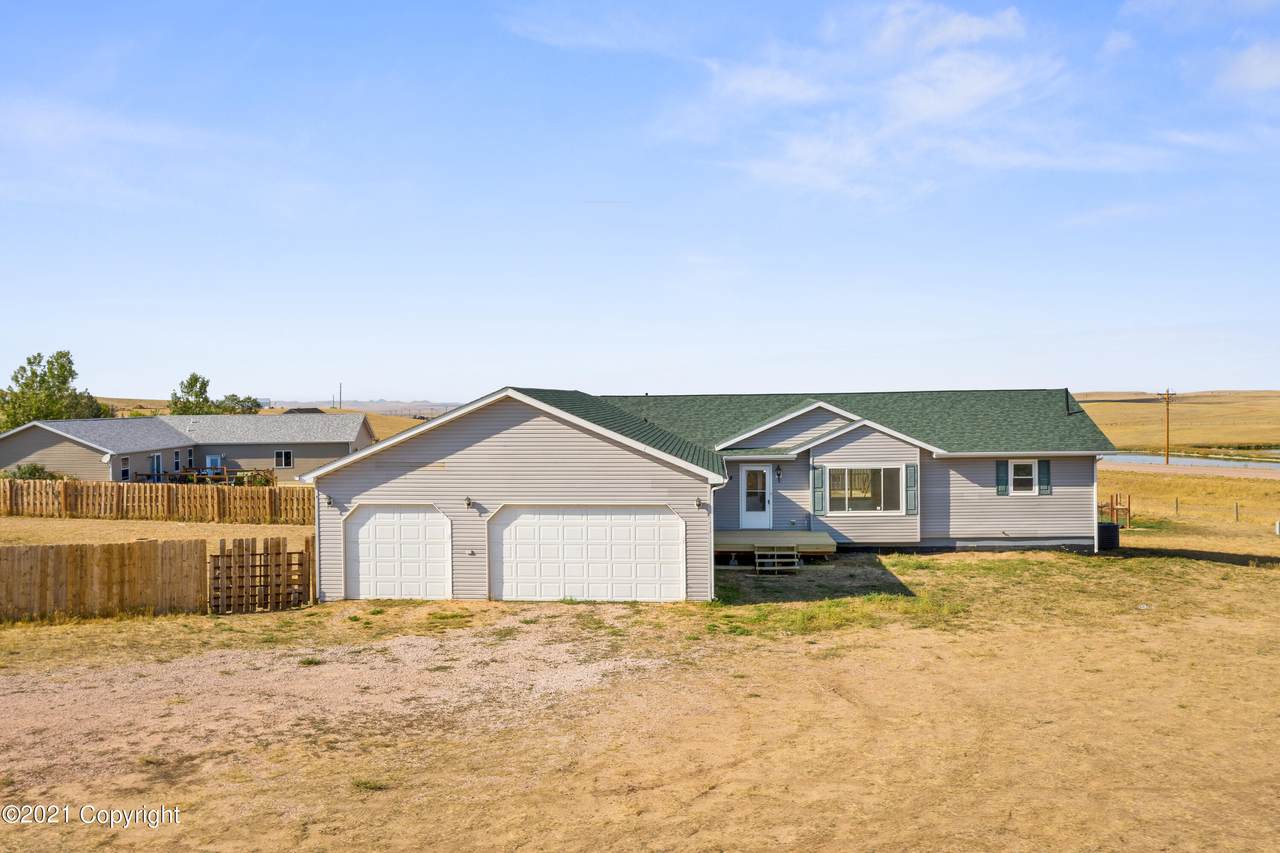 28 Dawn Dr - Photo 1