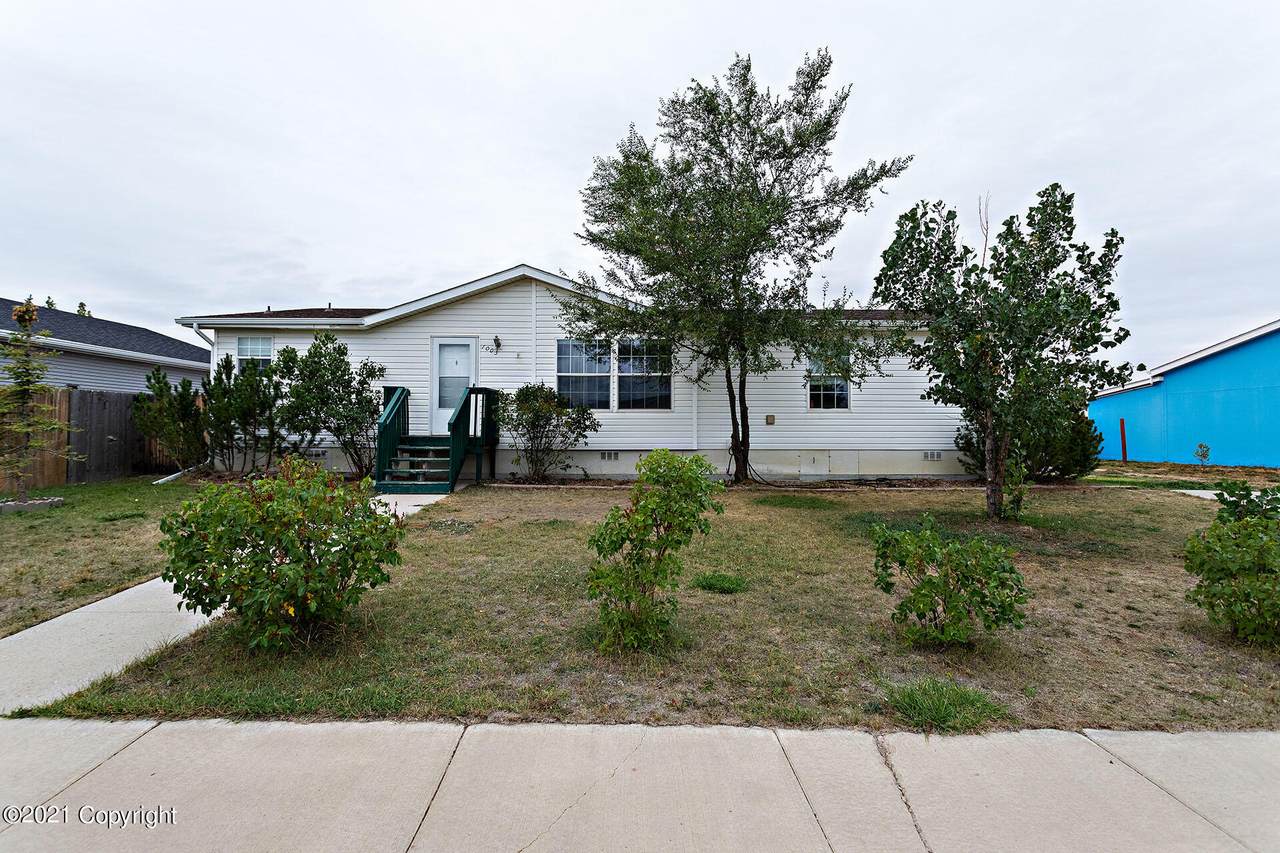 1005 Larkspur Ln - Photo 1