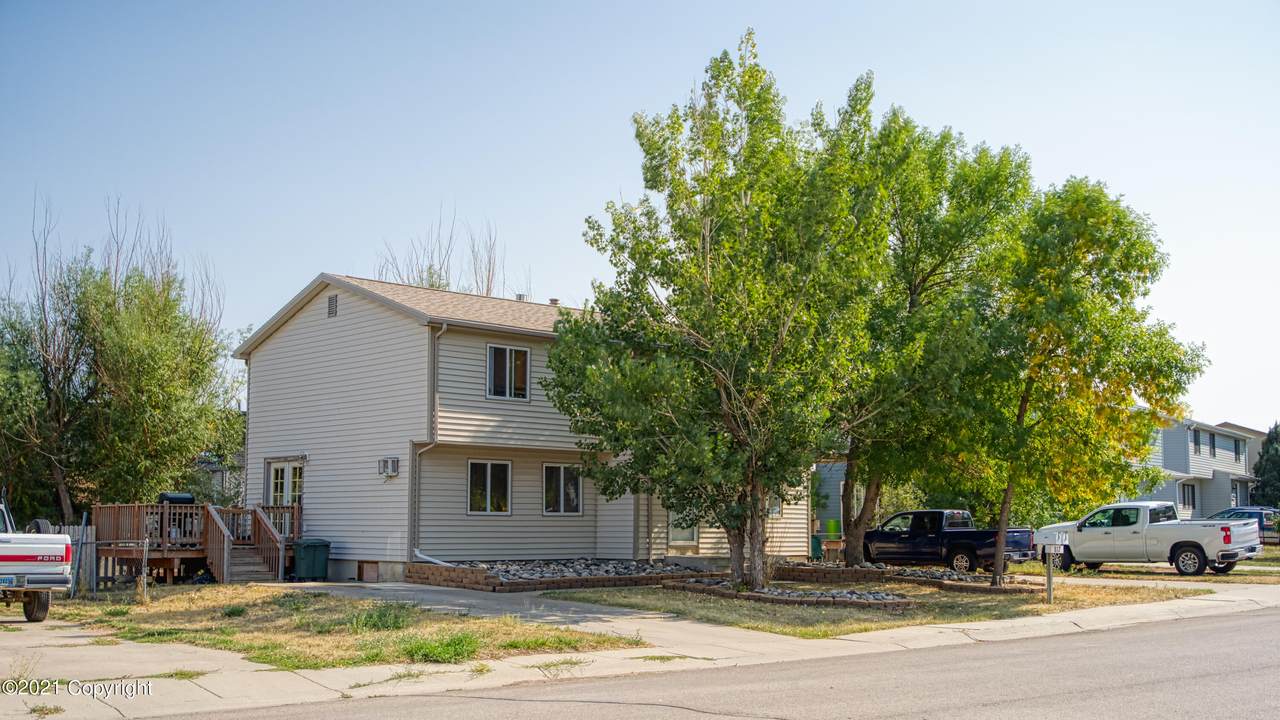 812 Greenway Dr - Photo 1