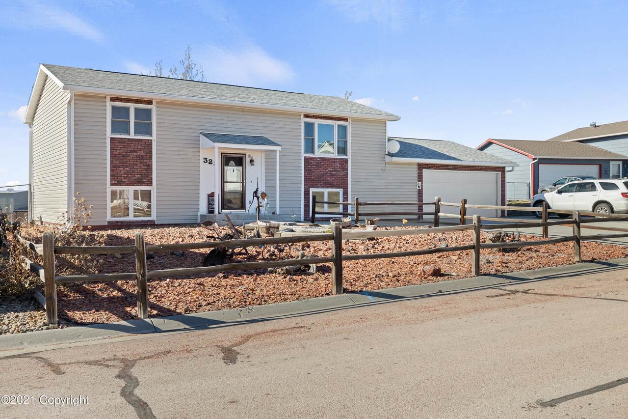 322 Willow Creek Dr - Photo 1