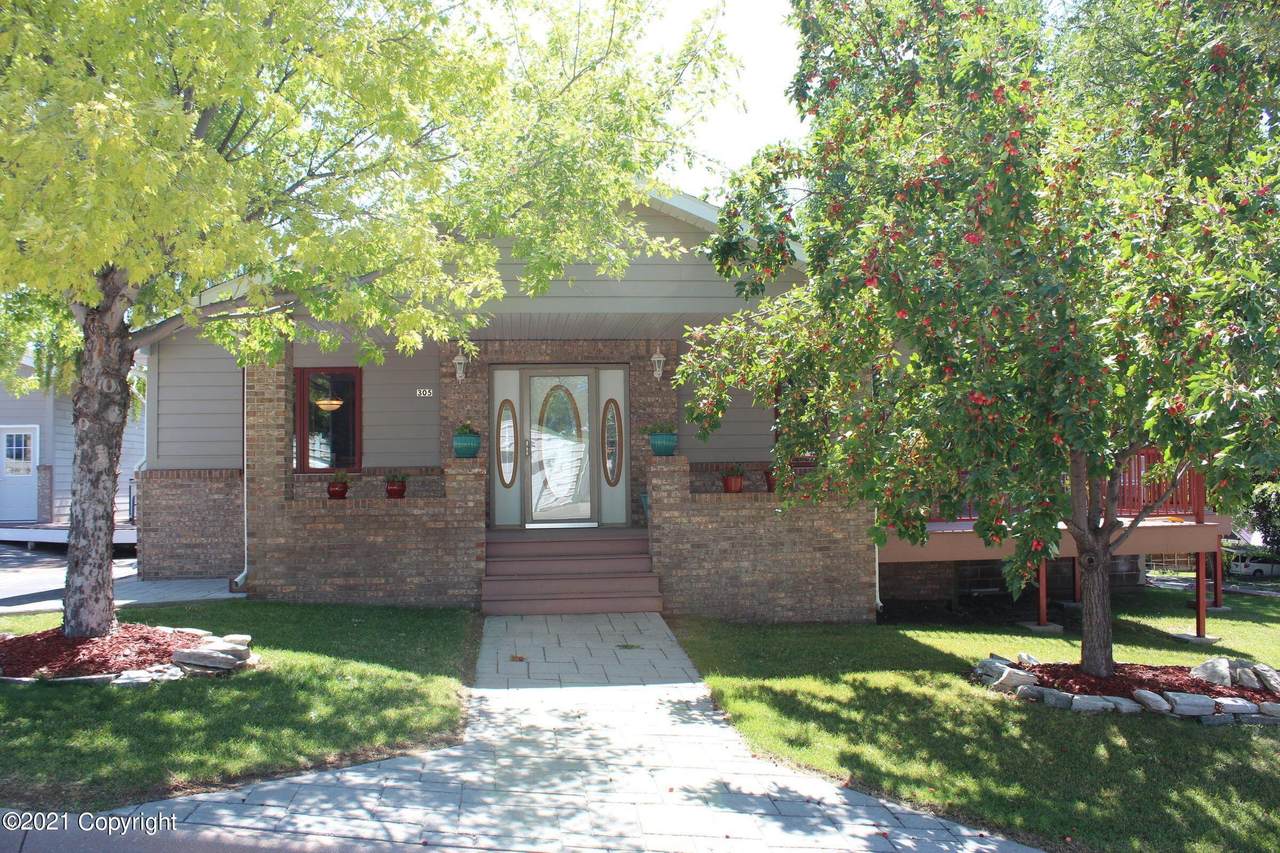 305 E Crook St - Photo 1