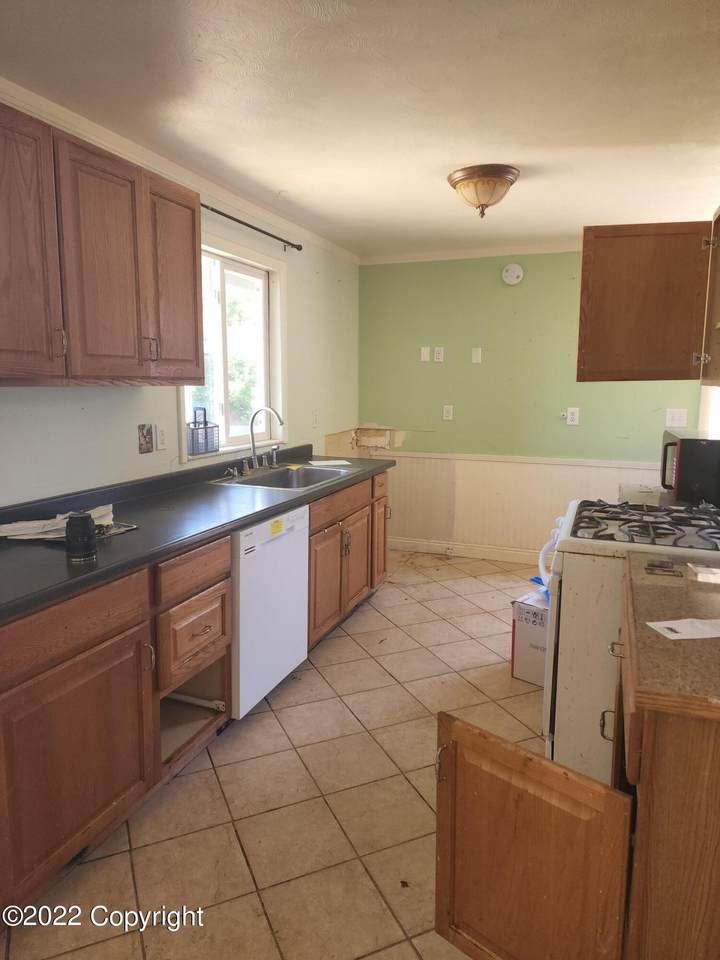 808 W 10th St - Photo 1