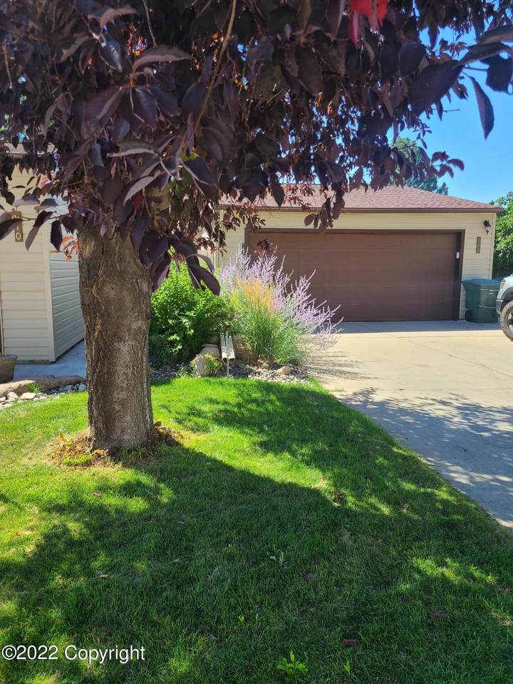 908 Woodland Ave - Photo 1