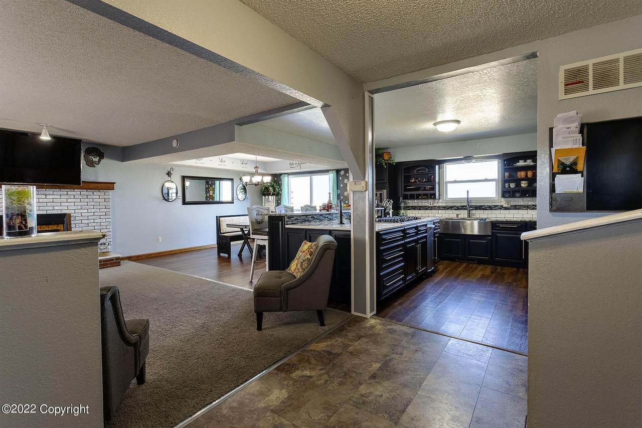 3310 Crestline Cir - Photo 1