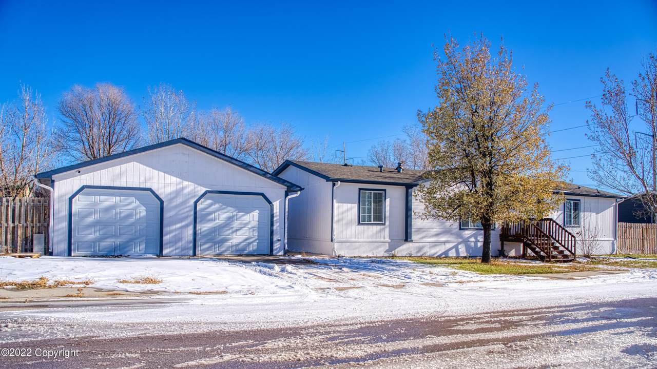 1404 Denver Ave - Photo 1