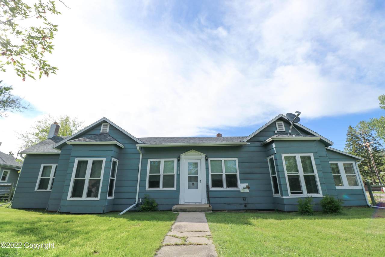321 Sewell St - Photo 1