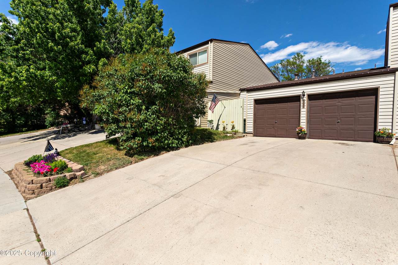905 Gurley Ave - Photo 1