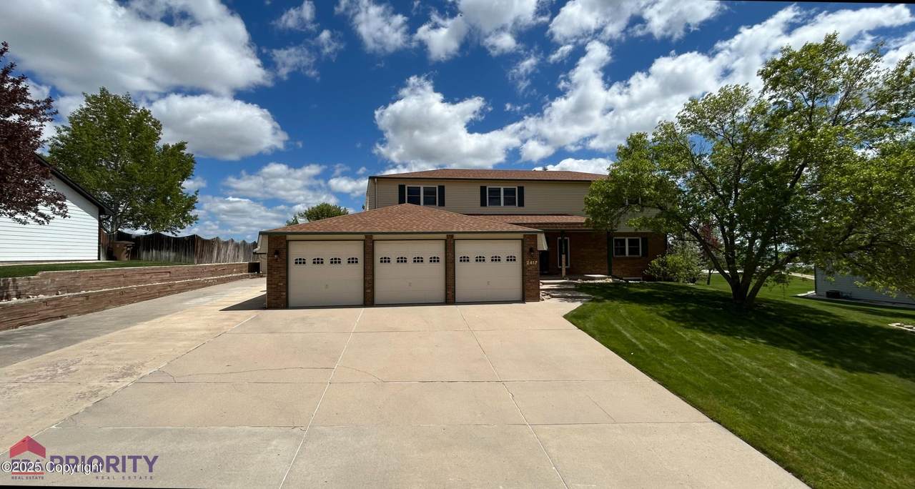 2417 Hillcrest Dr - Photo 1