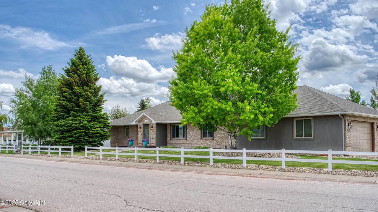 1205 Christinck Ave - Photo 1