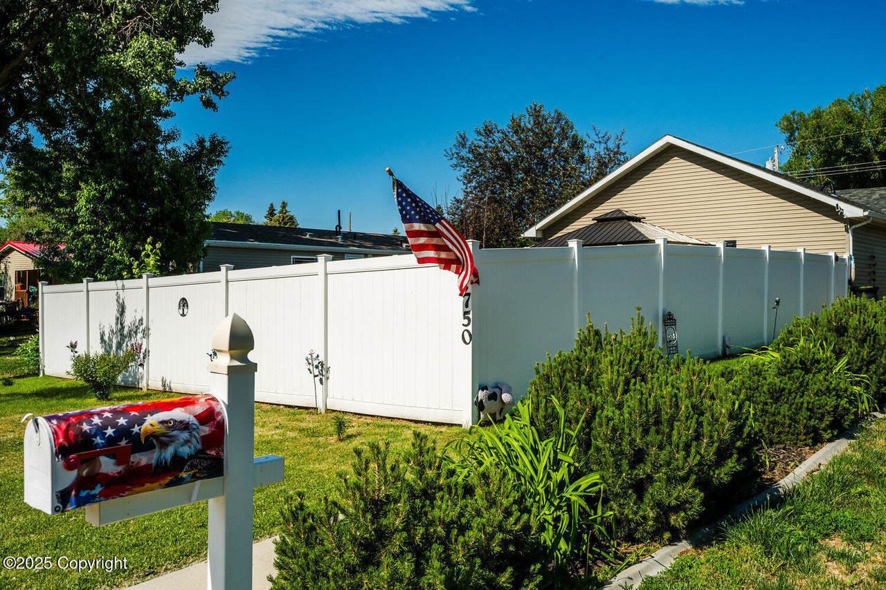 750 Adams Ave - Photo 1