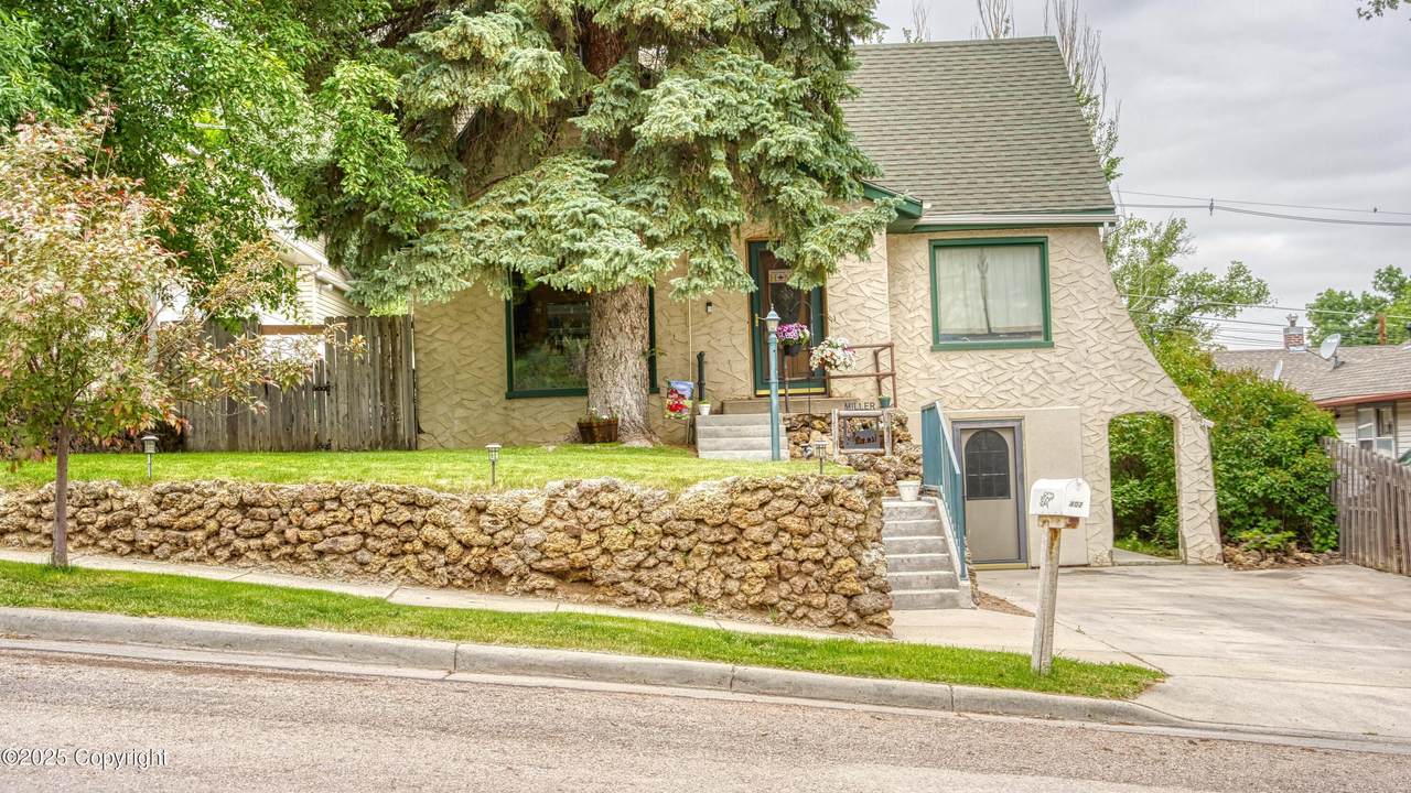 402 S Richards Ave - Photo 1
