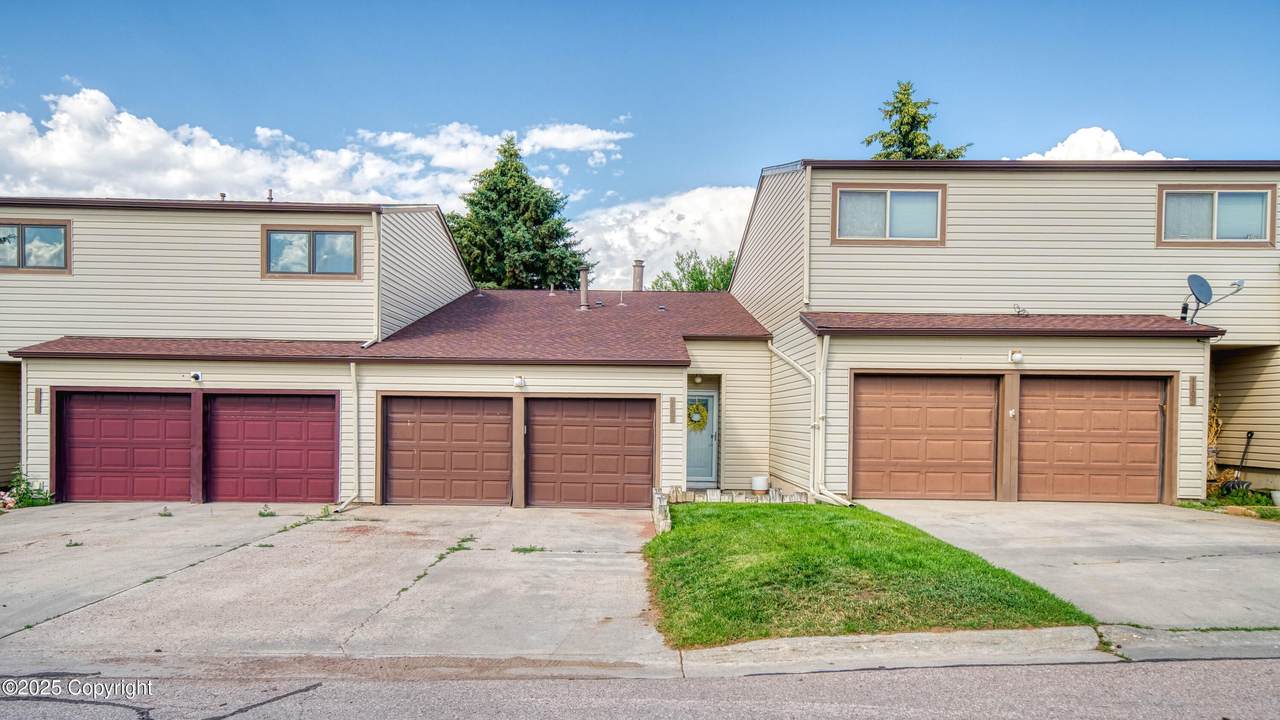 1107 Terrace Cir - Photo 1