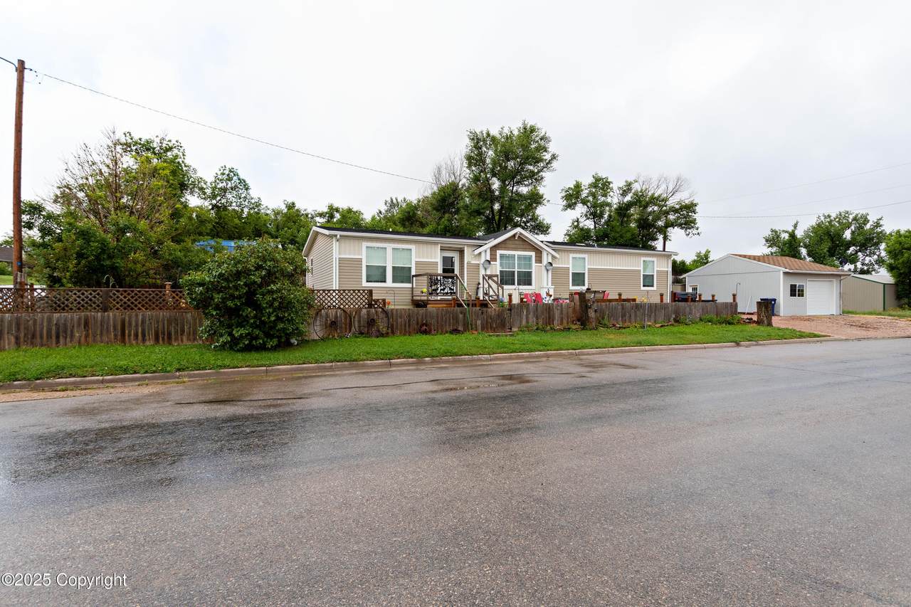 211 Goshen St - Photo 1