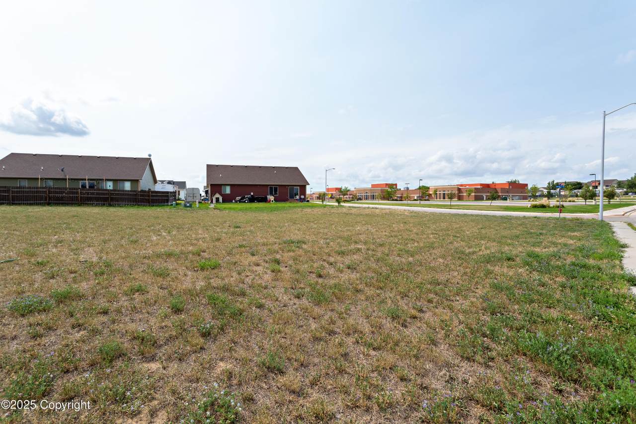 1117 Estes Ln - Photo 1