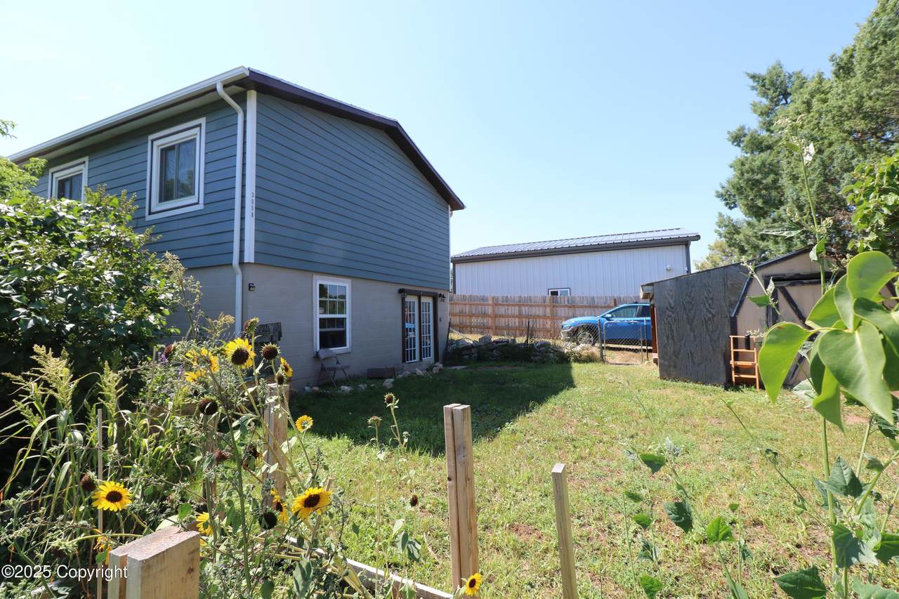 305 S 5th St - Photo 1